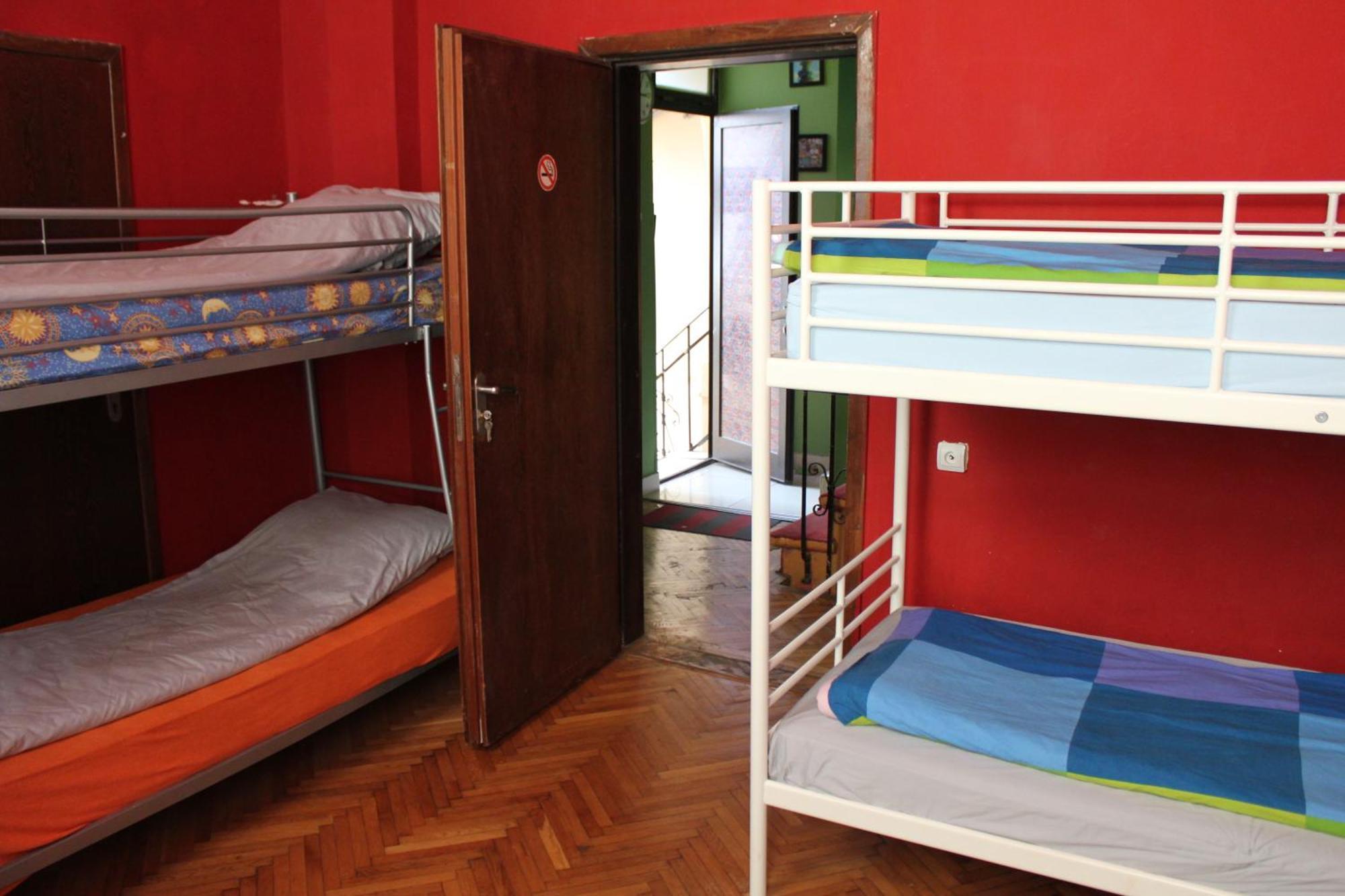 Hostel Fun House Bukarest Exterior foto